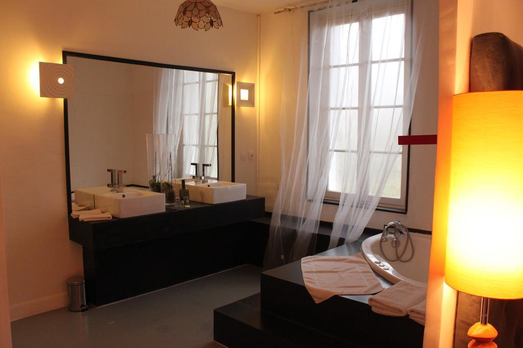 Le Relais Du Silence Chateau Lavail Labastide-dʼAnjou Δωμάτιο φωτογραφία